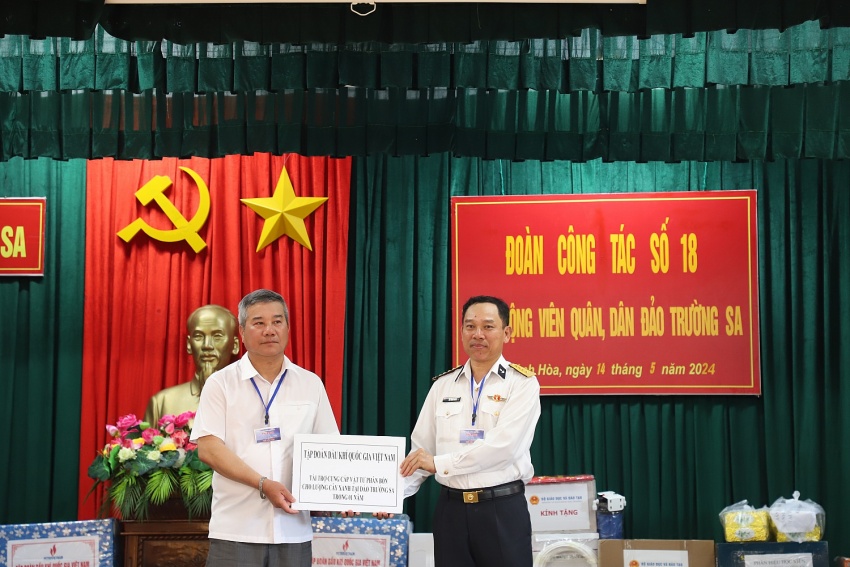 Tập đoàn Dầu khí Việt Nam thăm, động viên cán bộ chiến sĩ, người dân tại huyện đảo Trường Sa và Nhà giàn DK1/9 – Ba Kè